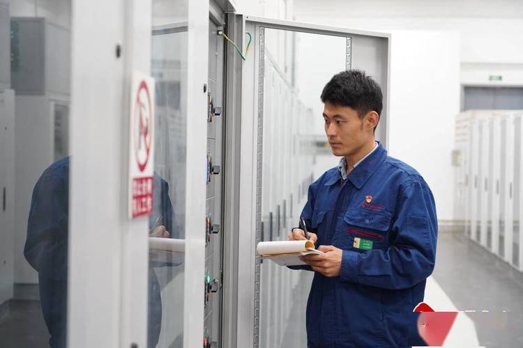 致敬匠心:电梯维修工的守护者_记优秀维修工XXX先进事迹